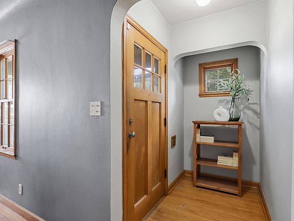3rd image of 915 S 4th Ave