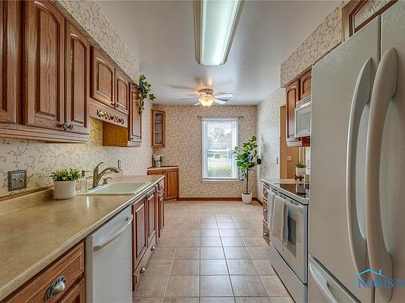 4th image of 22 Arbor Ct