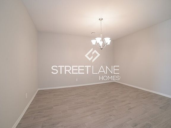 4th image of 17446 W Superior Ave