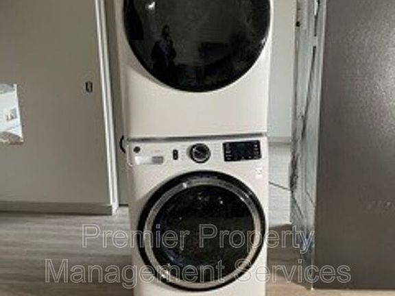 5th image of 1127 Alderson Ave APT 307