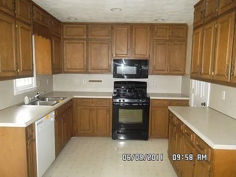 3rd image of 5912 Princess Ln