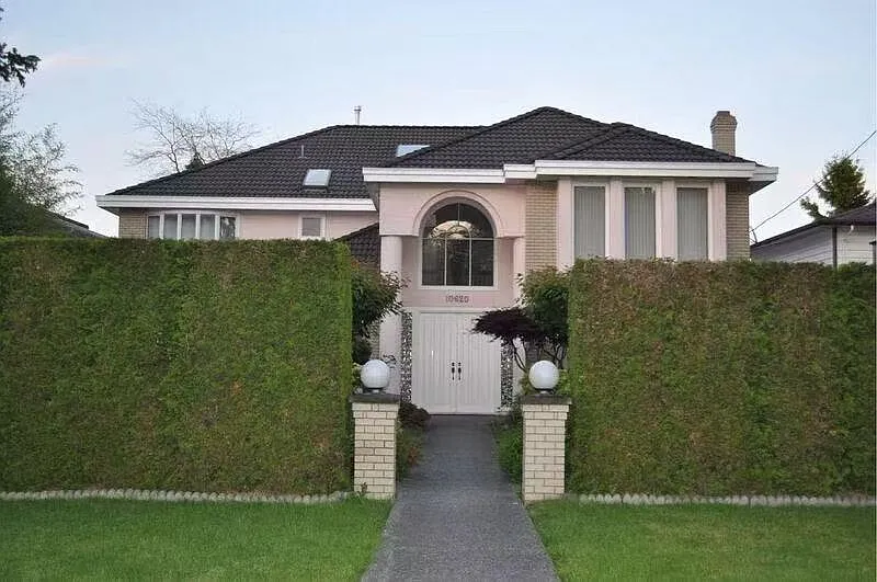 10000 Railway Ave