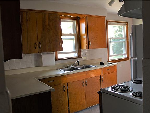 4th image of 1115 Lake St