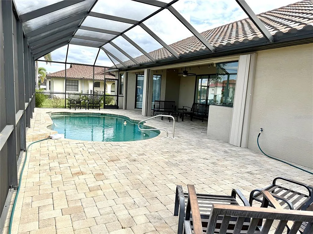 3 bed, 2.0 bath, 2004 sqft, $5,000 — Photo 4