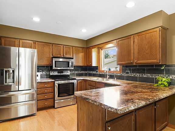 5th image of 14 Weeping Birch Cir