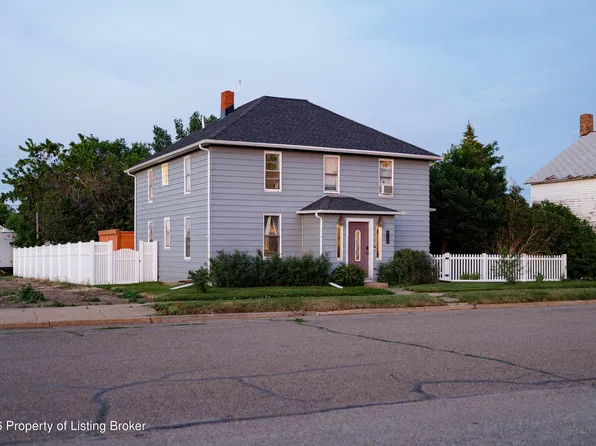 116 S Grove St, Hebron, ND 58638