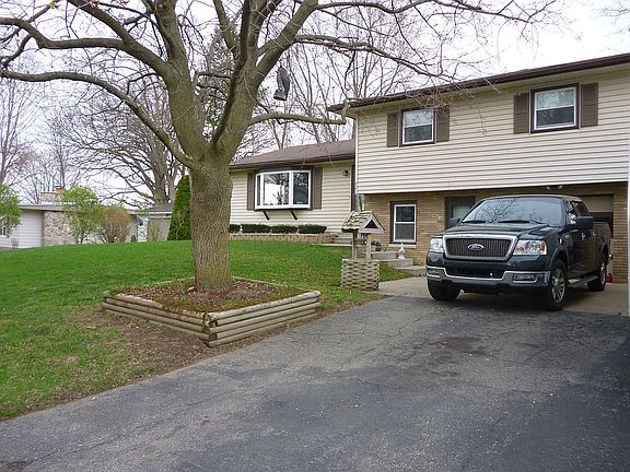 2nd image of 421 Franklin St