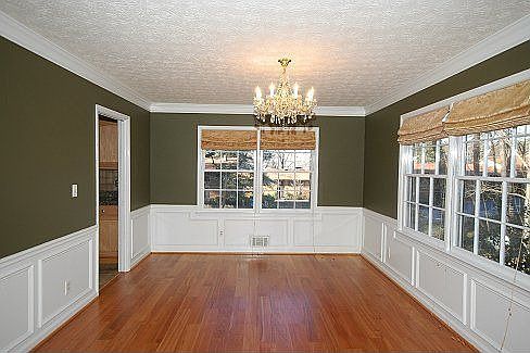 5th image of 2615 Lake Flair Cir