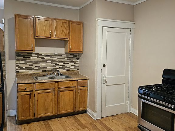 5th image of 1499 W Euclid St #1501