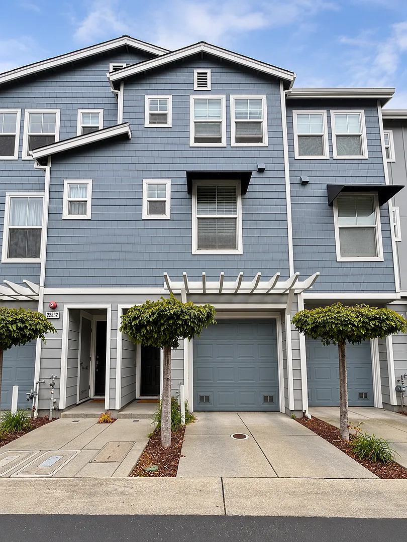 Beautiful updated luxury townhouse looking for new tenants — Photo 1