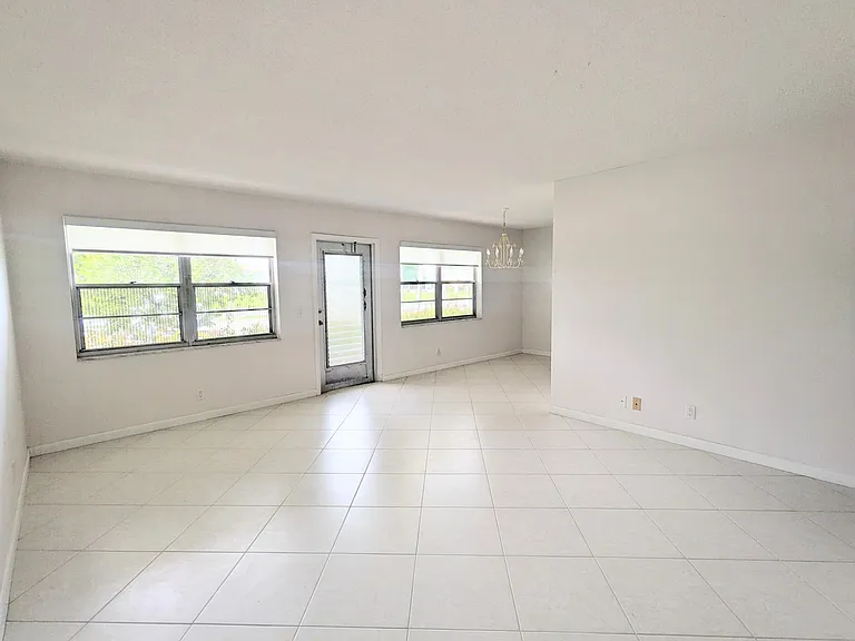 222 Somerset Dr #L — Photo 1