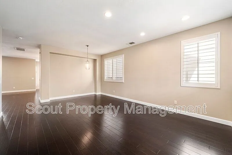 4 bed, 2.5 bath, 2478 sqft, $3,400 — Photo 3