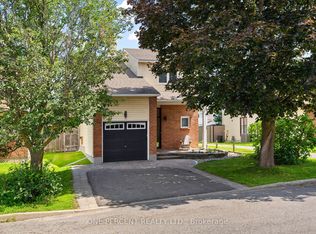 8 Rastila Cres, Ottawa, ON K1T2C6