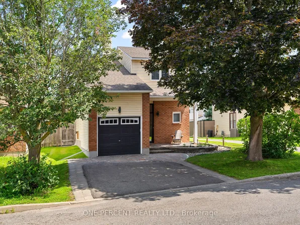 8 Rastila Cres, Ottawa, ON K1T 2C6