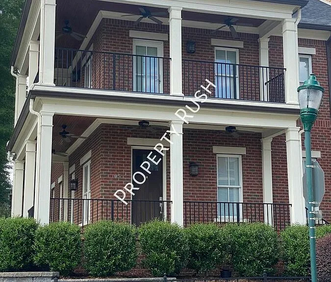 105 E 3rd St — Photo 3