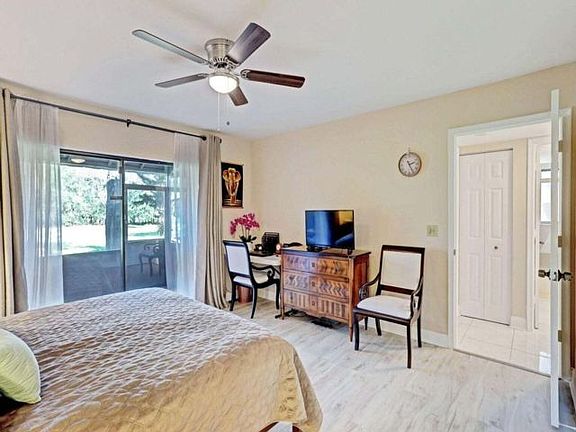 3rd image of 2205 SW 22nd Ave #1030