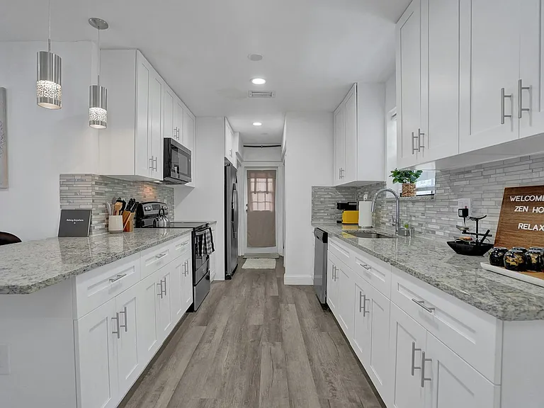 4111 SW 18th Ct #3/2 — Photo 3