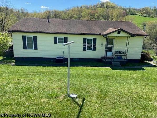 2590 Sycamore Rd, Clarksburg, WV 26301