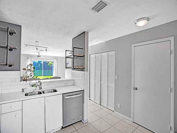 4th image of 9858 Kamena Cir