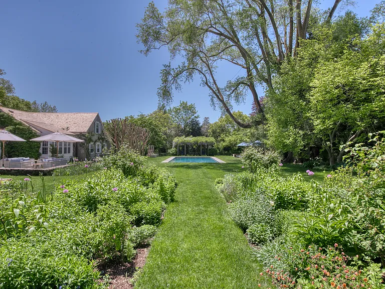 46 Westminster Rd — Photo 22