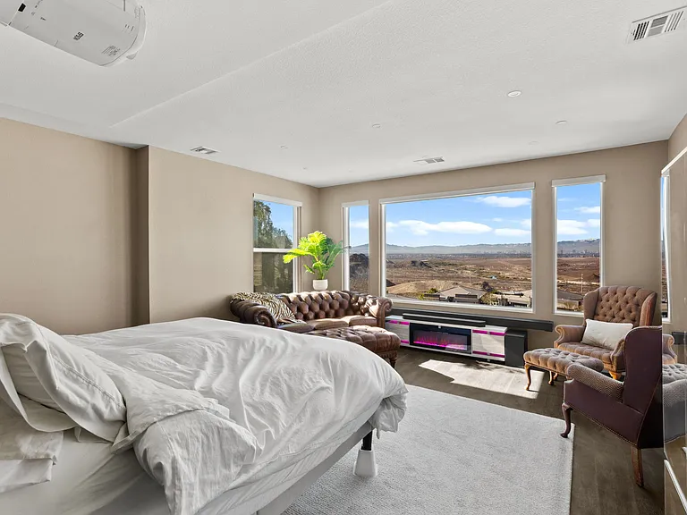 55 Vista Outlook St — Photo 8