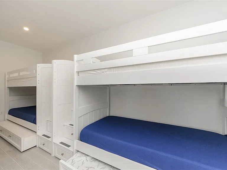 15 Avalon St #702 — Photo 30