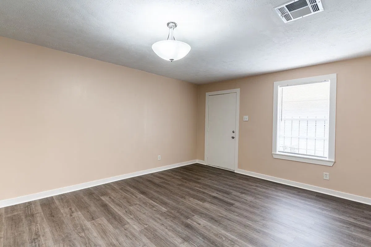 2 bed, 1.0 bath, 1573 sqft, $1,200 — Photo 1