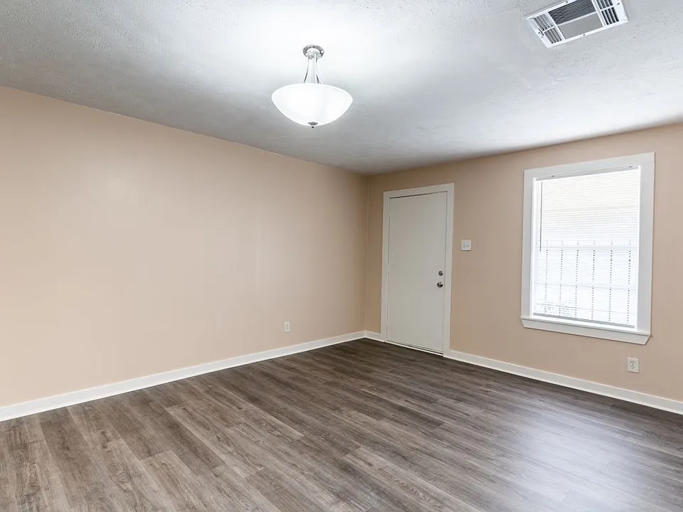 305 N Live Oak St #2