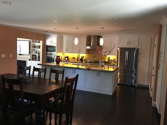 Upgraded Kitchen & Dining
