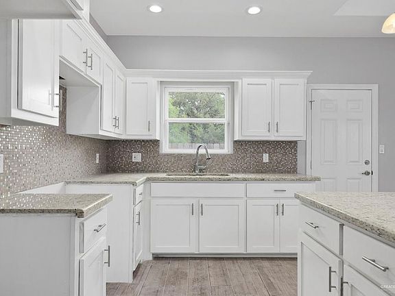 3rd image of 1913 Stauffer St #2