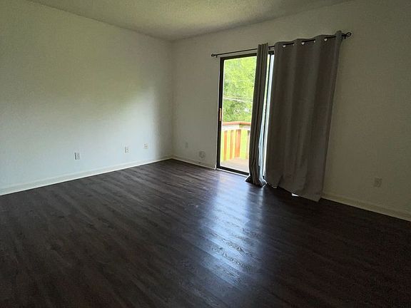 3rd image of 1110 E South Ave