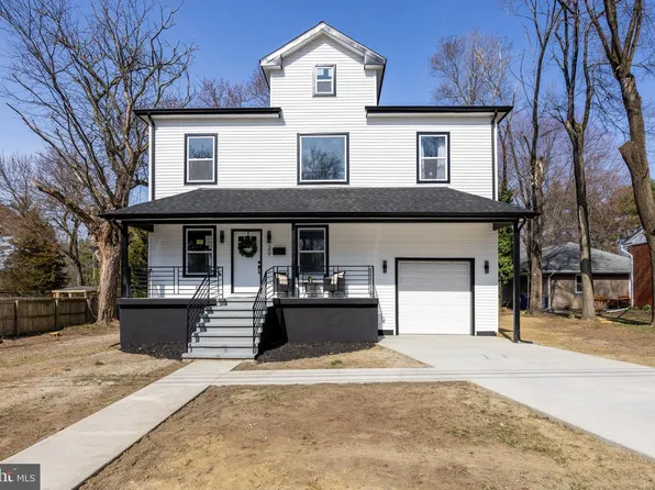 29 Center St, Moorestown, NJ 08057