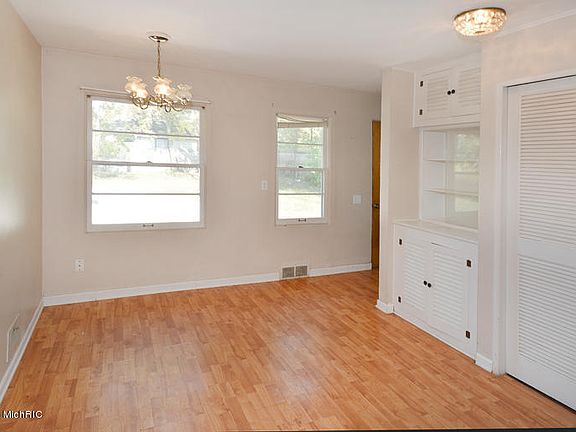 3rd image of 170 Parker Ave