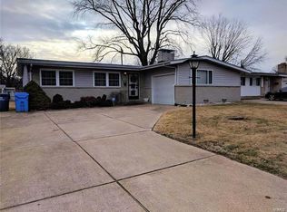 830 Bellarmine Ln, Florissant, MO 63031