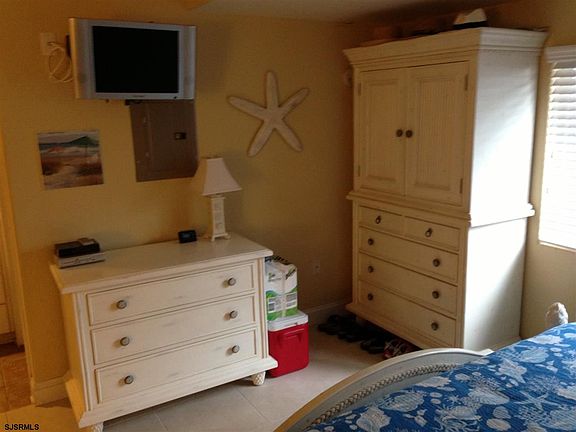 5th image of 900 Wesley Ave #112