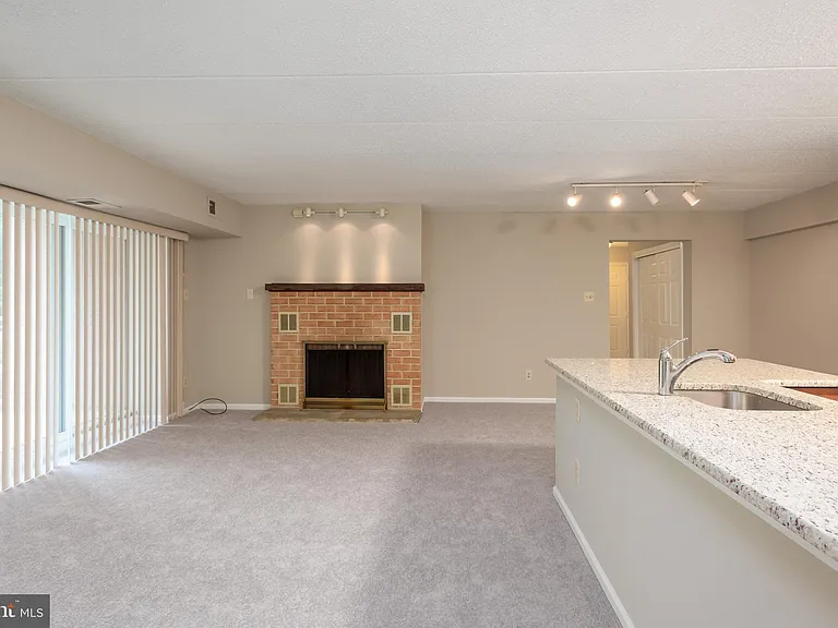 510 Washington Pl #10 — Photo 7