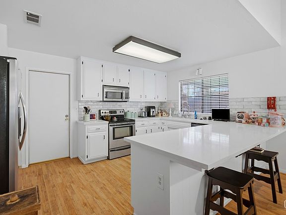 3rd image of 6808 Autumn Ridge Dr