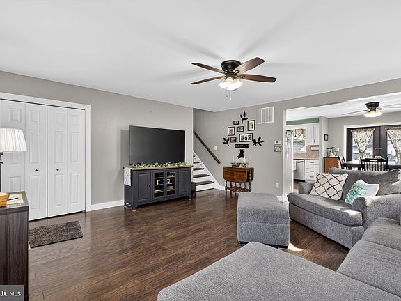 5th image of 3560 Edgewater Ln