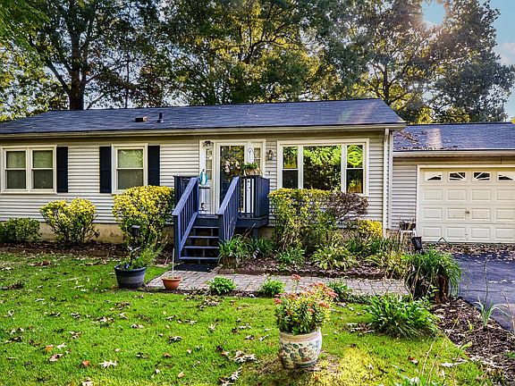 2nd image of 4933 Bonniewood Dr