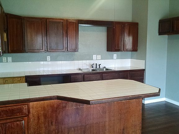 4th image of 700 W Cherry St