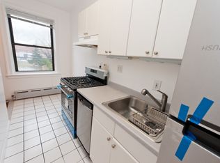 26-08 14th St #2R, Astoria, NY 11102