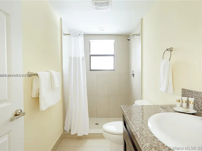 568 NE 66th St #501 — Photo 14