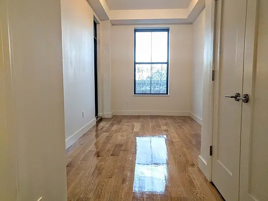 Rented by Tapiro Realty | media 22