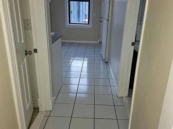 4th image of 1440 N Leavitt St APT 3R