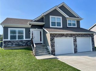 13912 Indian Ridge Rd, Saint Joseph, MO 64505