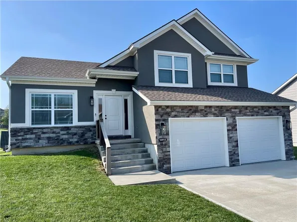 13912 Indian Ridge Rd, Saint Joseph, MO 64505