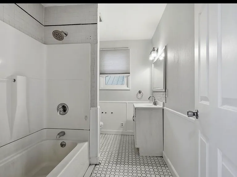 811 W College Ave — Photo 7