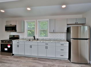 12 Apple Trl, Oak Ridge, NJ 07438