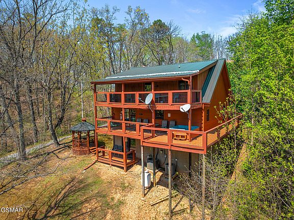 32nd image of 1855 Spring Hill Dr