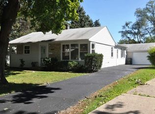 2900 Cardinal Dr, Rolling Meadows, IL 60008